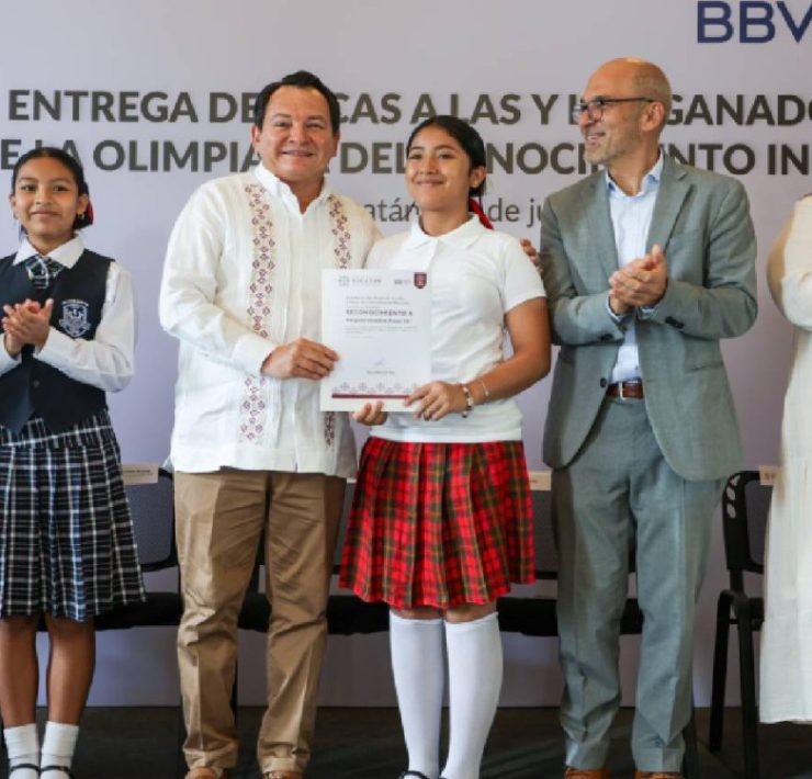 Reconocieron a estudiantes destacados de Yucatán con becas increíbles