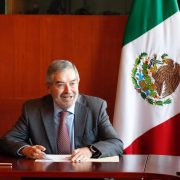 Refuerza México apoyo integral a migrantes en EUA con prioridad consular y cooperación internacional