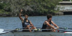 Los atletas de Nuevo León que Elías Puc Caamal y Abraham Abisai Tapia celebrando el obtener la medalla de plata, en el cierre de remo en la Olimpiada Nacional CONADE 2025.