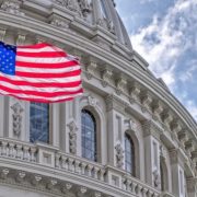 Senado de EEUU aprueba ambicioso plan fiscal