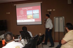 La Secretaría de Salud de Yucatán (SSY) informa que, con base en los análisis más recientes, no existen condiciones para declarar la presencia de marea roja en la costa del estado