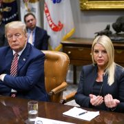 Trump ordenó a Pam Bondi