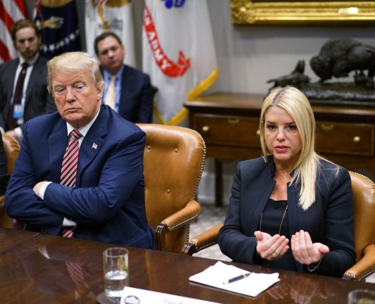 Trump ordenó a Pam Bondi