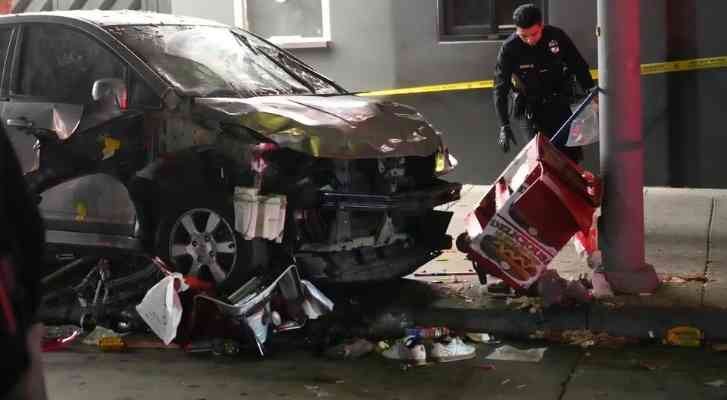 Vehículo arrolló a multitud en una zona concurrida de Los Ángeles