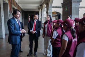 El Gobernador Joaquín Díaz Mena acompañó a niñas y niños yucatecos ganadores de la Olimpiada del Conocimiento Infantil 2025 en una visita a la SEP