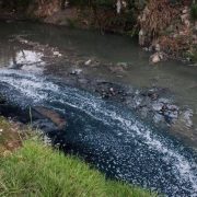 Alarma contaminación con aguas residuales y autorizan más desarrollos inmobiliarios