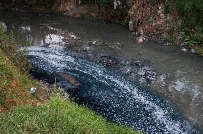 Alarma contaminación con aguas residuales y autorizan más desarrollos inmobiliarios