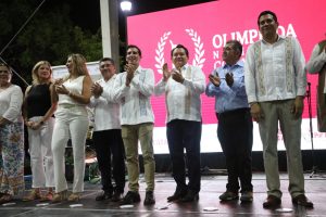 El Gobernador Huacho Díaz y Rommel Pacheco celebraron el cierre de la Olimpiada Nacional junto a atletas y familias en un ambiente de fiesta deportiva.
