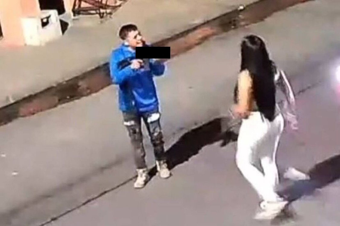 hombre asesina a mujer con un fusil