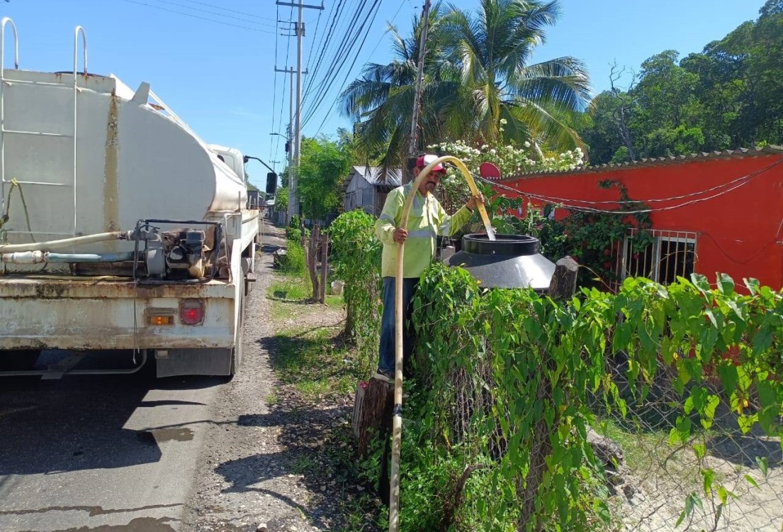 Atastecos amenazan en bloquear la carretera si no les solucionan el desabasto de agua potable
