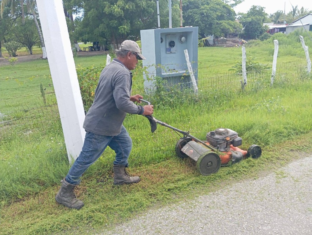 Romeo Reyes paga salario de hambre a trabajadores de la Junta Municipal de Atasta