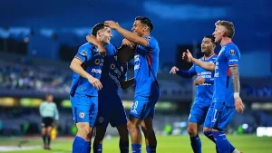 El Cruz Azul le aumentó otro clavo en el ataúd de Santos Laguna, al ganarle 3-2. 