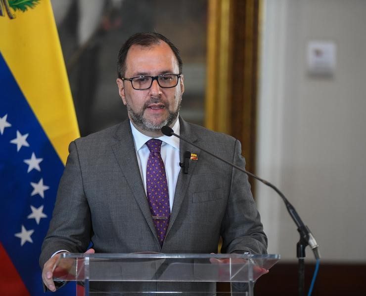 Canciller venezolano rechaza confiscación de supuestos bienes de Maduro