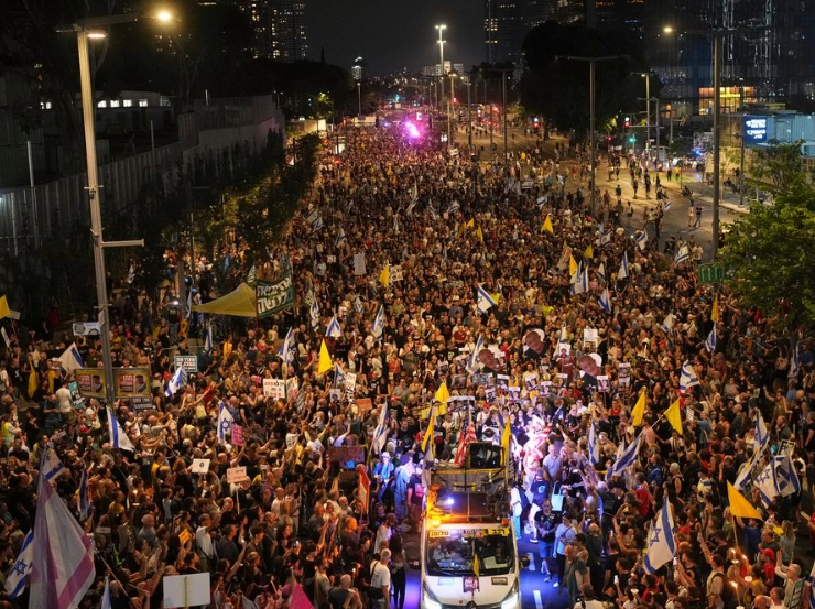 Miles de personas protestan en Tel Aviv, contra la ocupación de Gaza