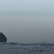 Raro iceberg negro avistado en Canadá causa furor en redes