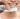 Una pasta de dientes hecha de cabello que promete reparar el esmalte