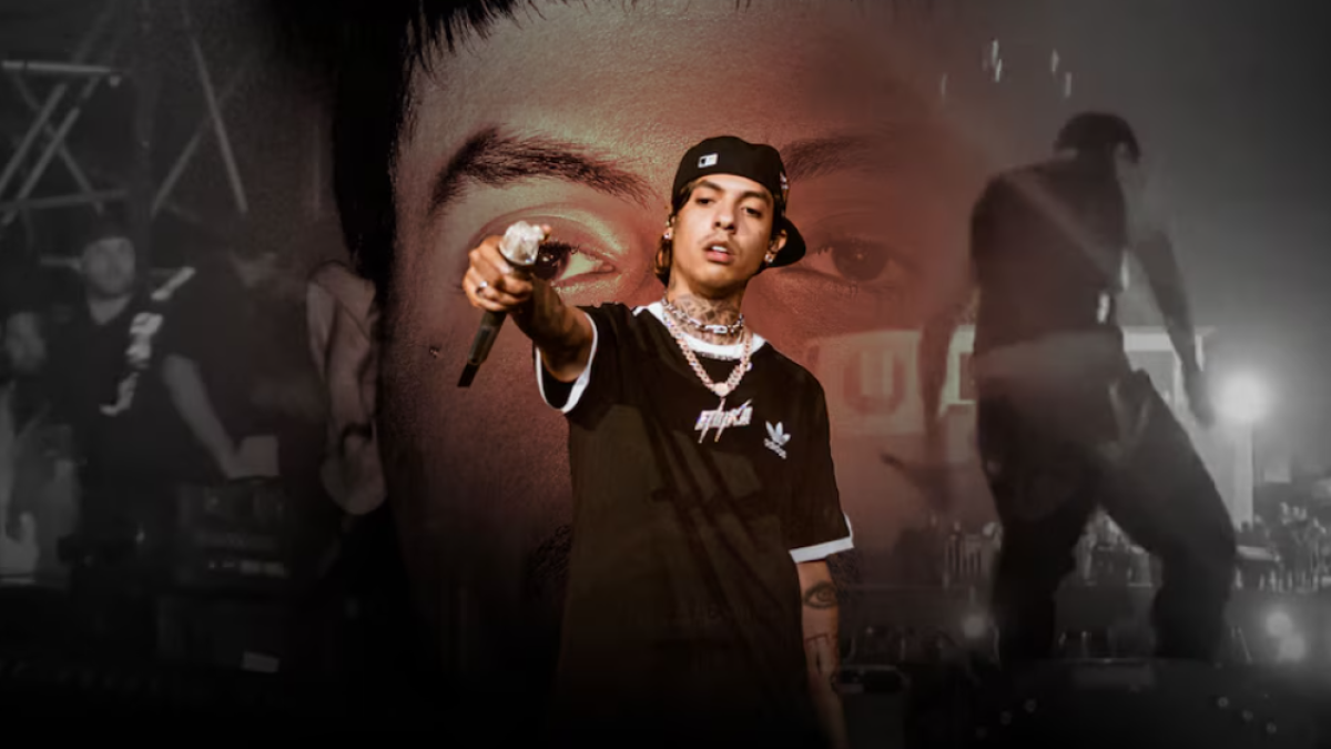 Natanael Cano se pelea con una señora en la calle