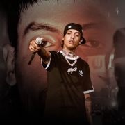 Natanael Cano se pelea con una señora en la calle por que lo llamó "naco"