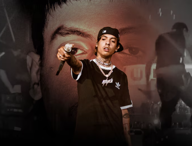 Natanael Cano se pelea con una señora en la calle por que lo llamó "naco"