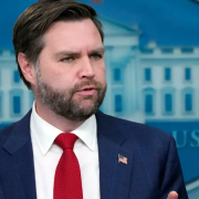 Abuchean al vicepresidente de EEUU por despliegue militar