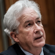 Exdirector de la CIA contra Trump, dice que EEUU está en guerra contra la experiencia