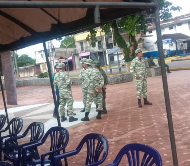 Maduro llama a nueva jornada de alistamiento militar para "defender" a su país