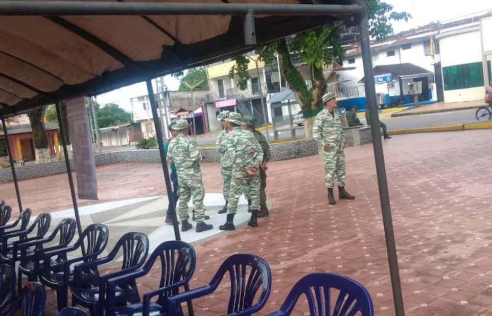 Maduro llama a nueva jornada de alistamiento militar para "defender" a su país