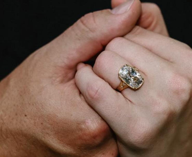 ¿Cuánto cuesta el anillo de Taylor Swift? Kelvis regaló una enorme joya