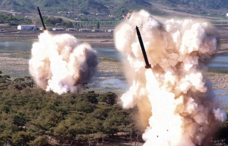 Kim Jong-un prueba nuevos misiles de defensa aérea