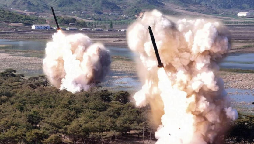 Kim Jong-un prueba nuevos misiles de defensa aérea