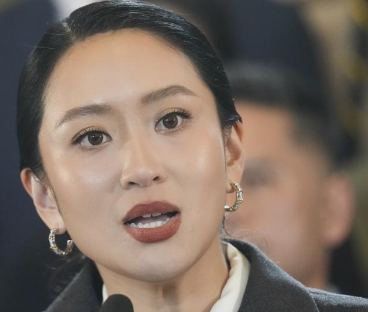 La primera ministra de Tailandia fue destituida por una llamada telefónica