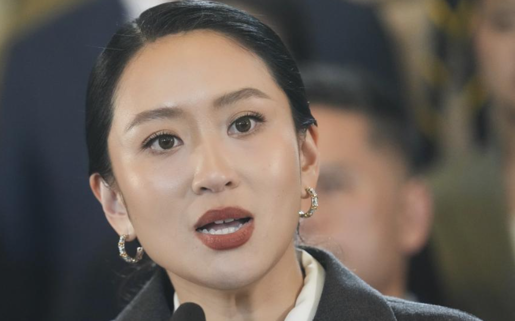 La primera ministra de Tailandia fue destituida por una llamada telefónica