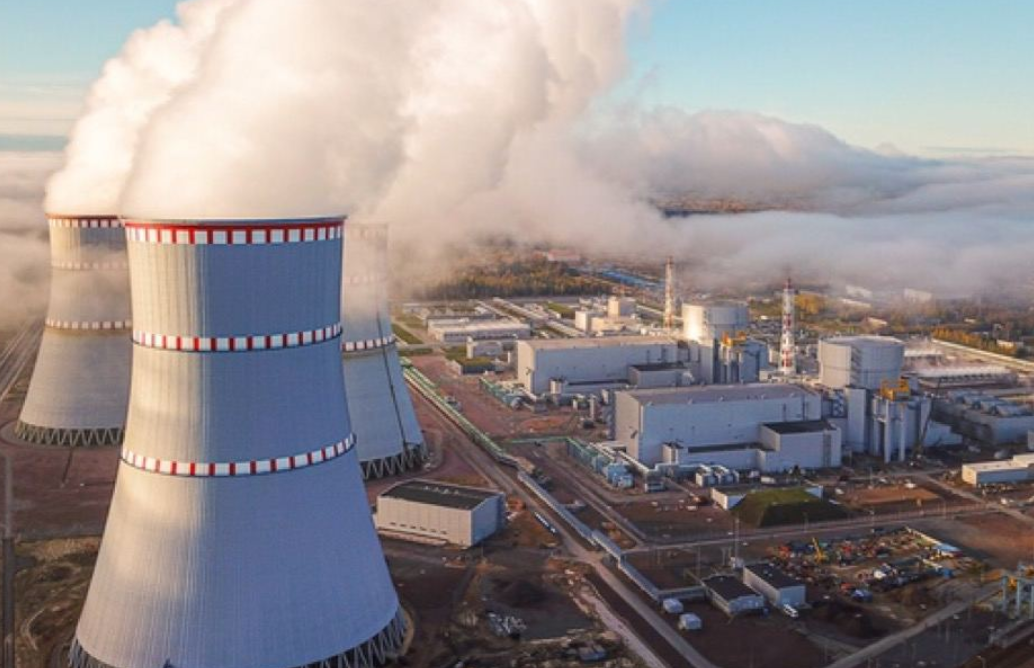 Intercambios diplomáticos y militares marcan la jornada