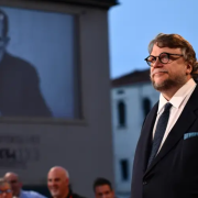 ‘Frankenstein’ recibe ovación de 13 minutos en el Festival de Cine de Venecia