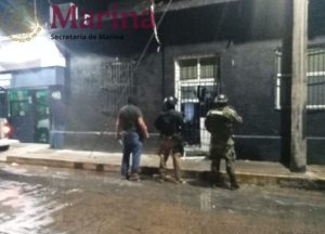 Marinos de la Quinta Zona Naval participaron en la detención de una persona en inmediaciones de Centla durante un operativo coordinado.
