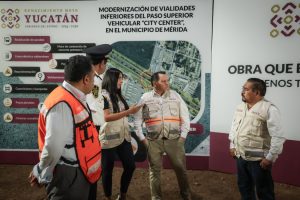 El Gobernador Joaquín Díaz Mena da el banderazo de inicio a la modernización vial en City Center, acompañado por autoridades estatales.