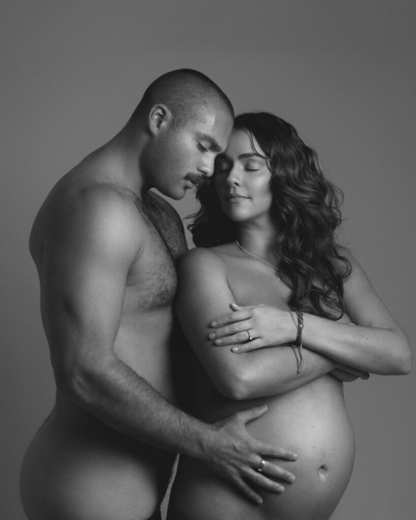 Claudia Martín y Carlos Said anuncian embarazo con fotos inolvidables