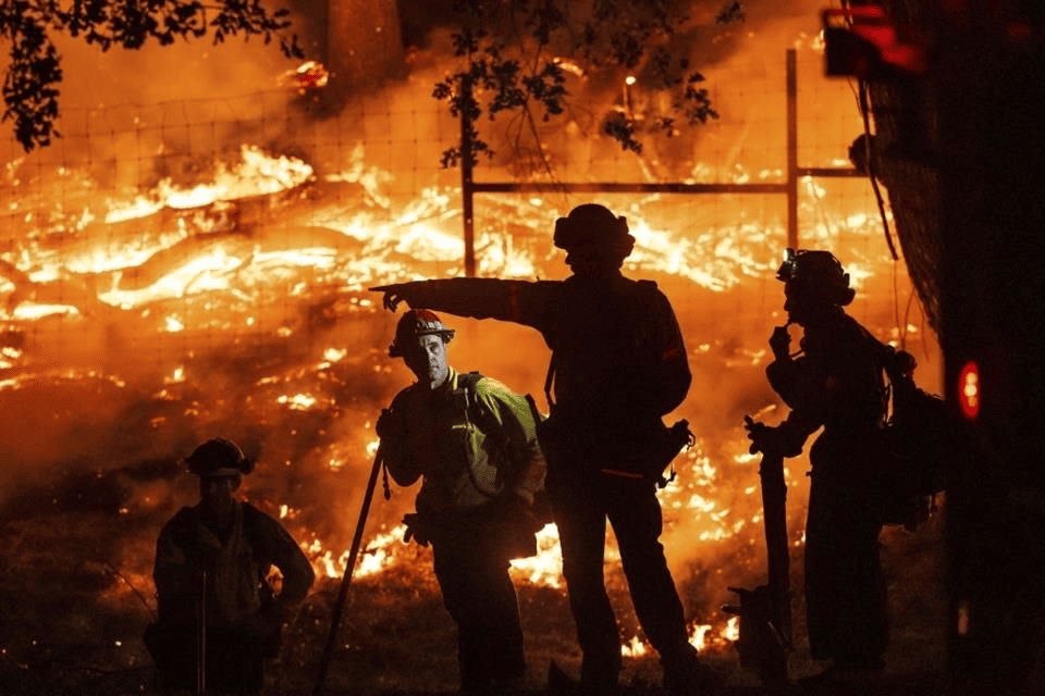 Críticas a Trump por arresto de dos bomberos migrantes
