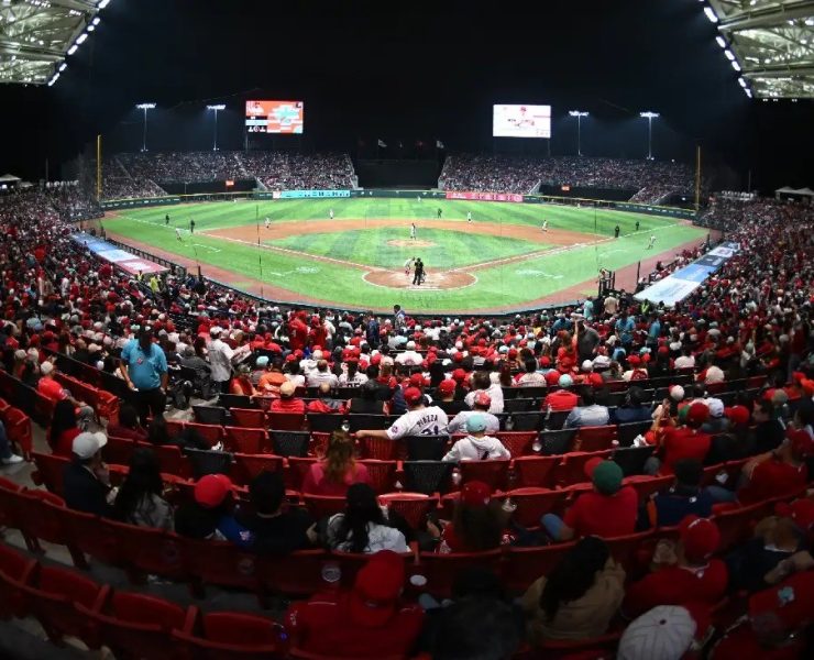 Niño golpeado por pelota en el juego entre Diablos Rojos del México y Pericos de Puebla está fuera de peligro