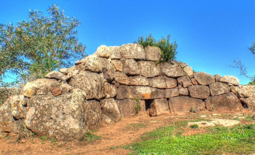 ¿Qué hay dentro de estas pirámides europeas?