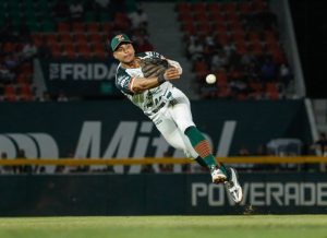 Con dos carreras en la novena entrada, "El México" se llevó el juego 3.