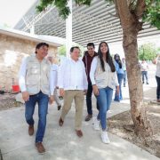 Díaz Mena supervisa mejoras en escuelas del sur de Mérida