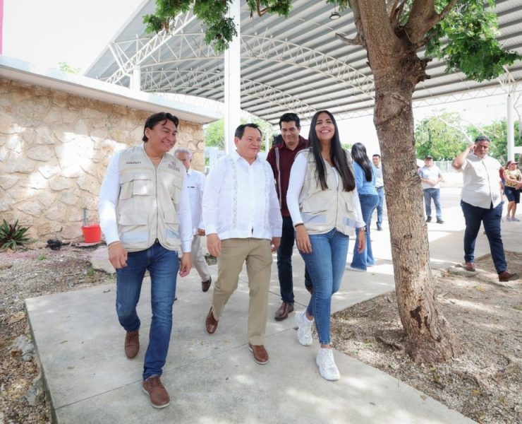 Díaz Mena supervisa mejoras en escuelas del sur de Mérida