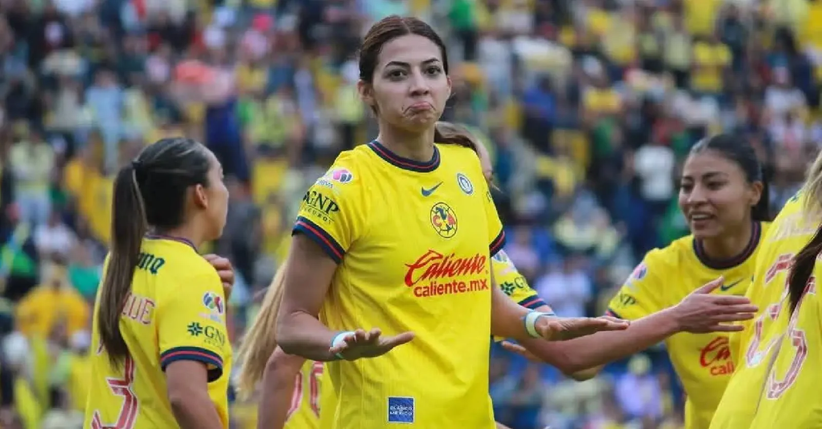 Emotivo homenaje a Monserrat Saldívar en América Femenil