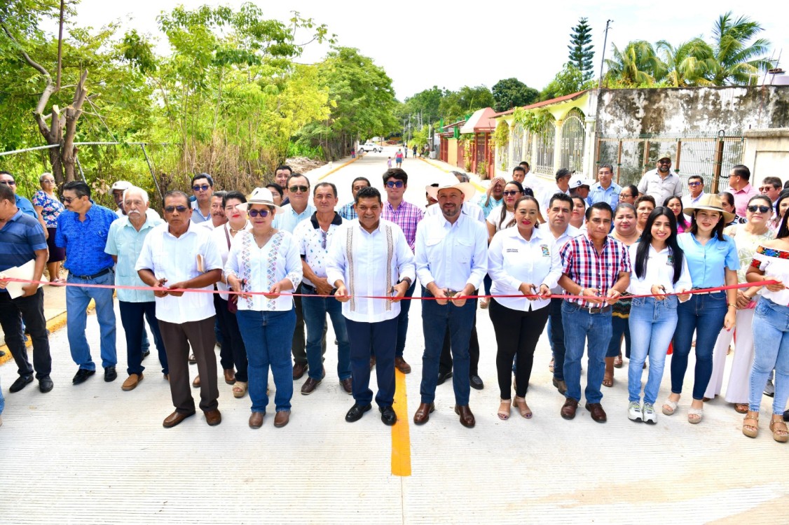 se inauguró la pavimentación con concreto hidráulico