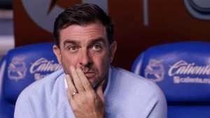 El estratega argentino Pablo Guede renunció en plena rueda de prensa, cuando finalizó el encuentro entre Puebla y Atlético de San Luis. 