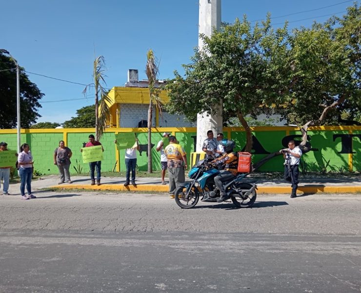 Amenazan matarifes bloquear la Avenida Isla de Tris