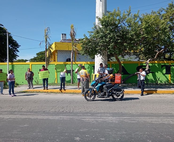 Amenazan matarifes bloquear la Avenida Isla de Tris