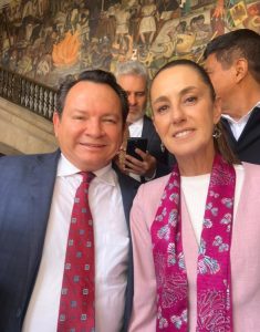 El Gobernador Joaquín Díaz Mena y la Presidenta Claudia Sheinbaum durante la reunión en Palacio Nacional para impulsar la consolidación del modelo IMSS-Bienestar en Yucatán.
