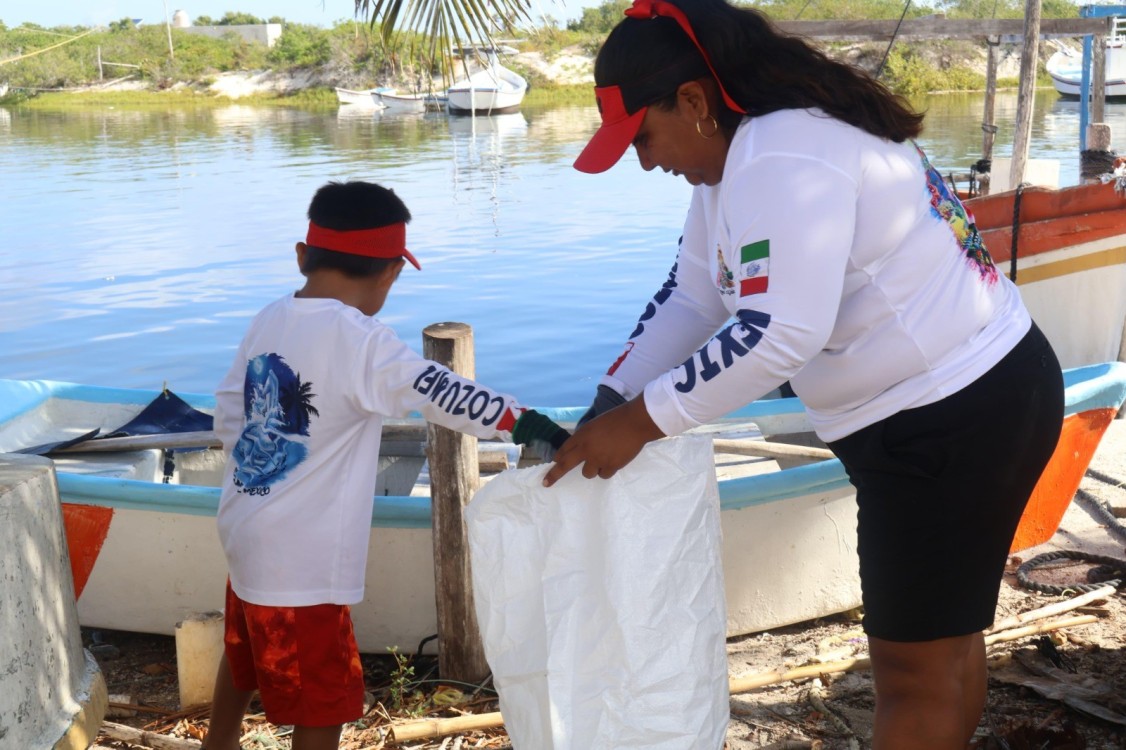¡Manos al mar! Impulsan limpieza y conservación del puerto San Crisanto-Chabihau